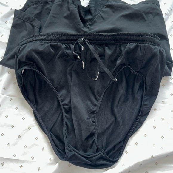 NIKE • Running Shorts • Black • Size Medium - Picture 4 of 6